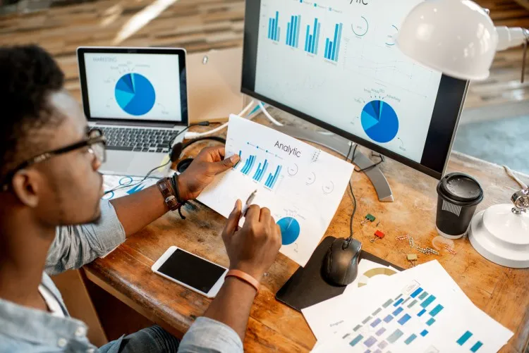 Data Analyst & Business Intelligence Specialist – Essential Skills, Future Demand, Remote vs Office Analysis, and Direct Application Portals